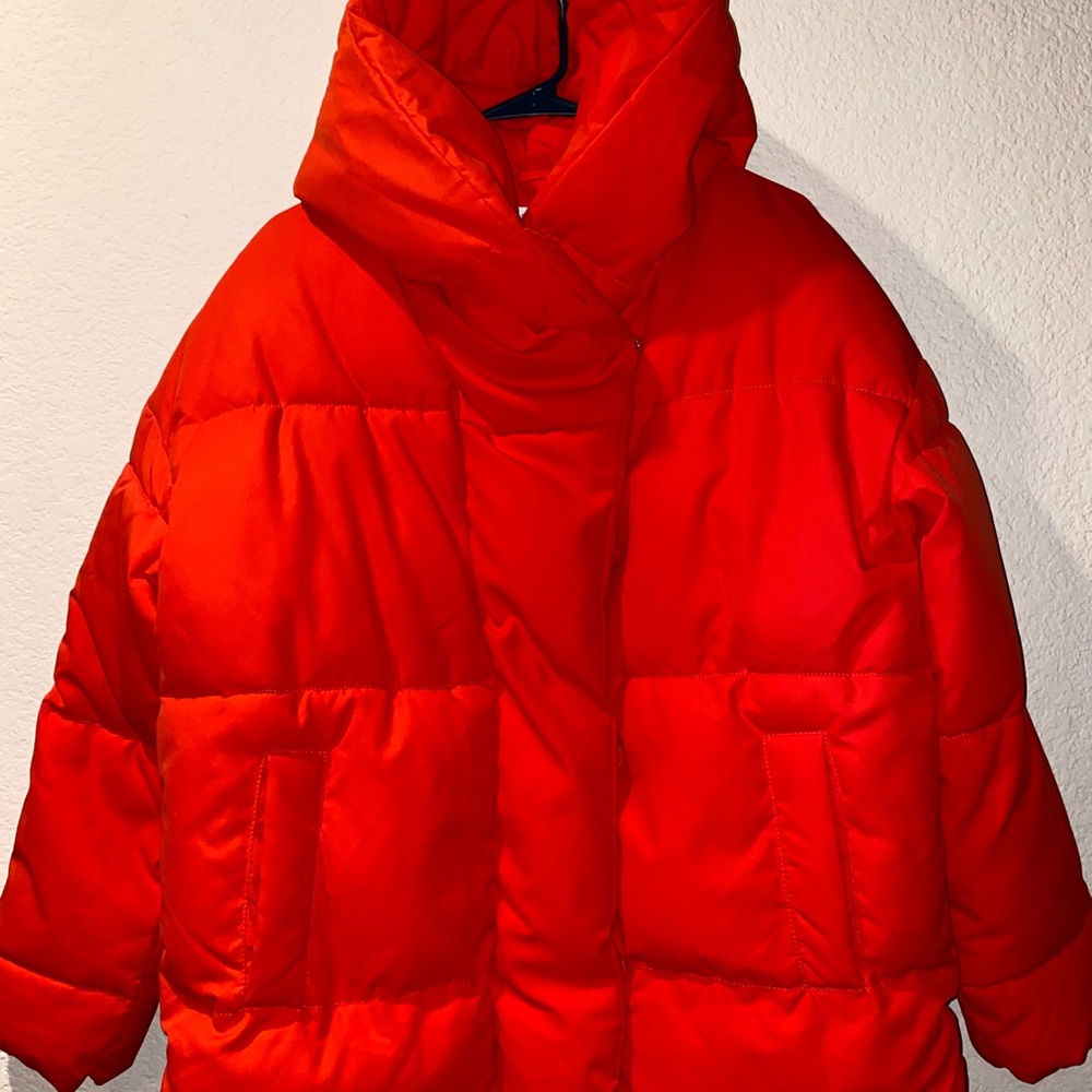 Only wore a few times, it’s a very cute puffer coat.